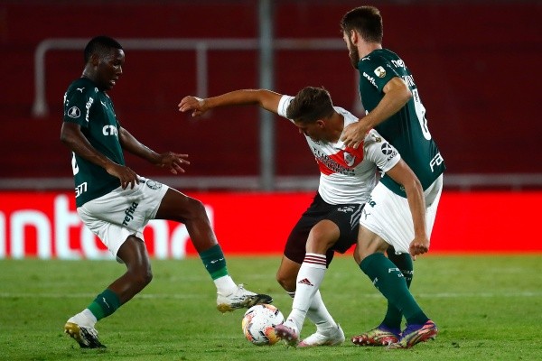 Alan Empereur (à dir.) foi impecável na defesa do Palmeiras contra o River em Buenos Aires (Foto: Getty Images)
