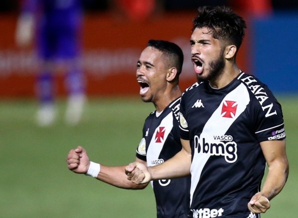 Vitória afastou o time da zona de rebaixamento - (Foto: Getty Images)