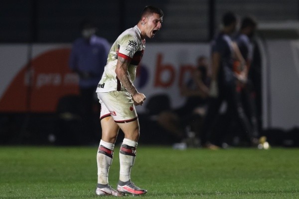 O Atlético-GO tenta subir na tabela e afastar de vez o fantasma do rebaixamento - Foto: Getty Images