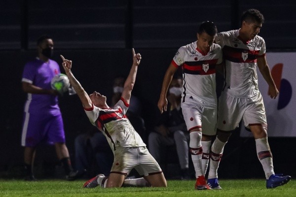 O Atlético-GO quer subir na tabela de classificação - Foto: Getty Images