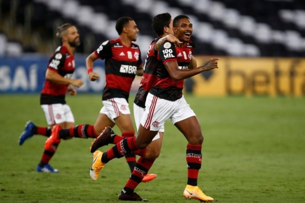Jogadores do Flamengo comemoram gol pelo Brasileirão. Foto: Getty Images