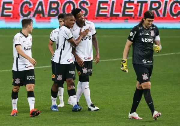 Corinthians quer manter a boa fase no clássico. (Foto: Getty Images)