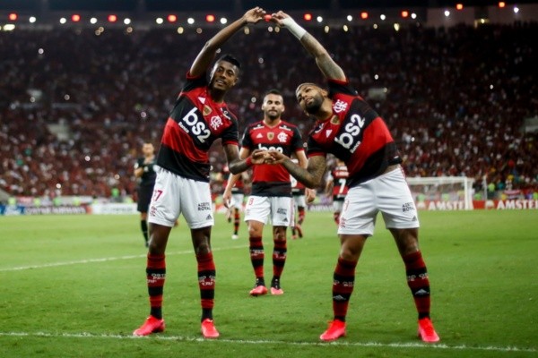 Comemoração de gol de Bruno Henrique e Gabigol. Foto: Getty Images