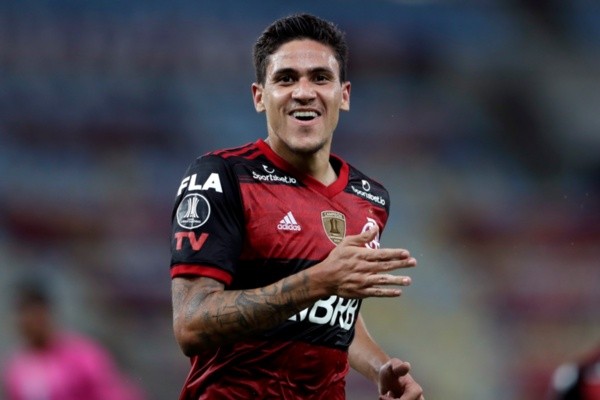 Pedro, artilheiro isolado do Flamengo no Brasileirão, comemora gol. Foto: Getty Images
