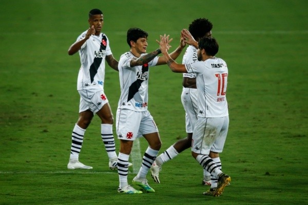 Elenco do Vasco celebra gol pelo Brasileirão. Foto: Getty Images