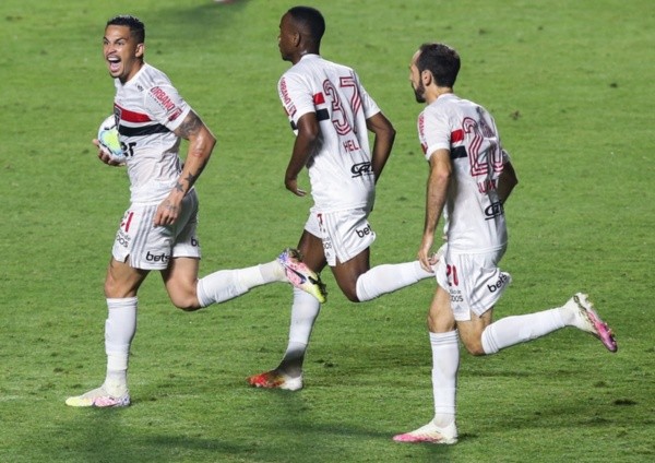 Jogadores do São Paulo celebram gol pelo Brasileirão. Foto: Getty Images