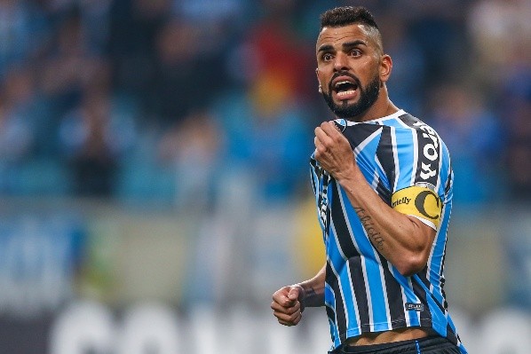 Maicon tem contrato até dezembro, mas direção do Grêmio ainda não indicou renovação (Foto: Getty Images)