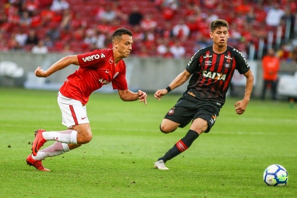 O Athlético Paranaense busca uma vitória para se firmar no Campeonato - Foto: Getty Images