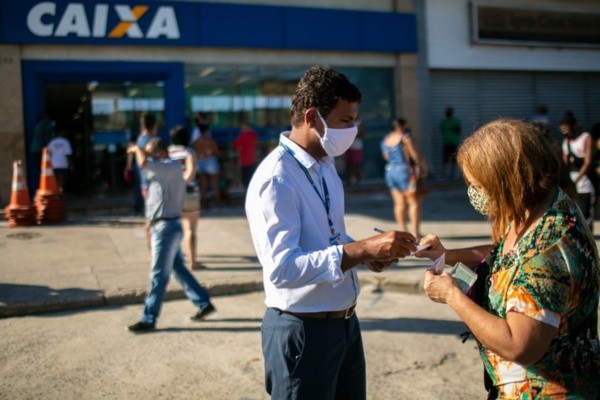 Aposentados esperam definição sobre o 13° salário em 2021 - Foto: Getty Images