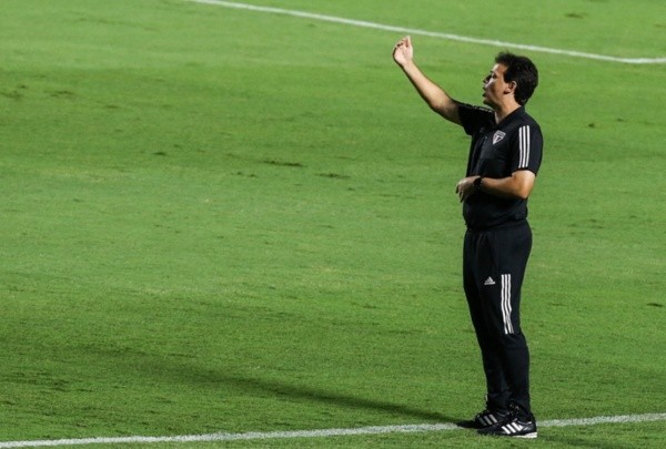 Fernando Diniz sofre pressão para deixar o comando do São Paulo - Foto: Getty Images Fernando Diniz sofre pressão para deixar o comando do São Paulo - Foto: Getty Images