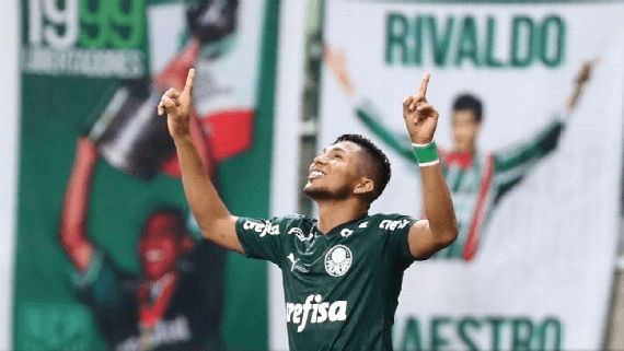 Rony, festeja gol com camisa palmeirense. (Foto: Getty Images)
