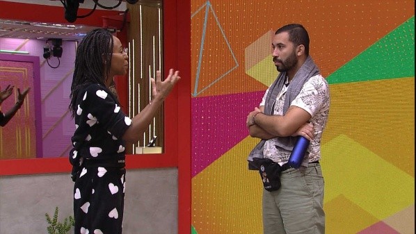 Gilberto em conversa com Karol Conká - Foto: Reprodução/Globoplay