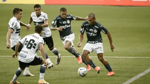 Uma das poucas boas partidas do Coritiba neste Brasileirão. Vitória diante do Palmeiras. (Foto: Getty Images)