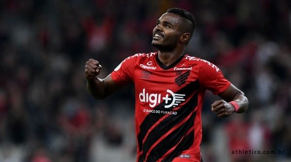 Nikão pode assinar um pré-contrato com qualquer outro clube a partir do meio do ano (Miguel Locatelli/Athletico)