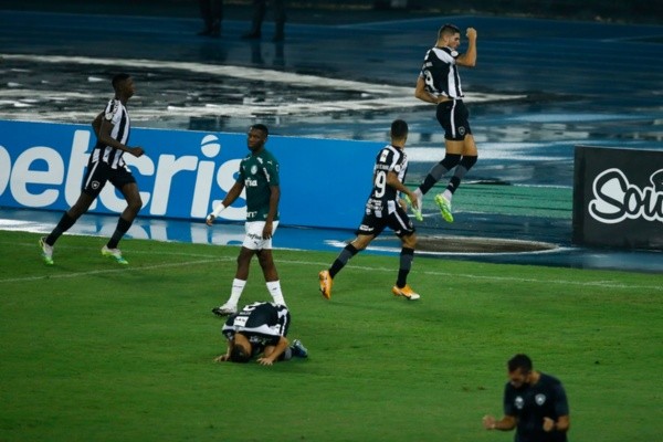 Botafogo é o lanterna do Brasileirão. Foto: Getty Images