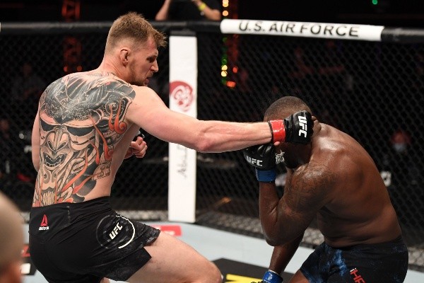 Volkov também vem de vitória, sobre Walt Harris, por nocaute técnico (Crédito: Getty Images)