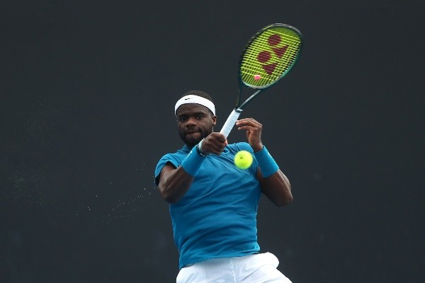 Frances Tiafoe quer surpreender o sérvio. (Foto: Getty Images)