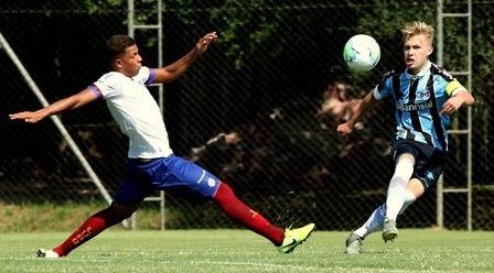 Ronald vem surpreendendo na base - Foto: Rodrigo Fatturi/Grêmio.