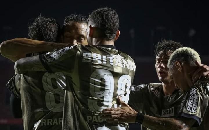 Coxa precisa da vitória na Vila Belmiro para permanecer com chances de permancer na Série A (Foto: Divulgação)