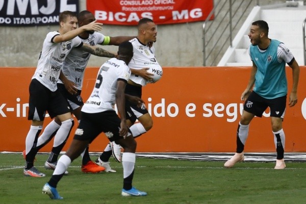 Comemoração de gol do Ceará pelo Brasileirão. Foto: Getty Images Comemoração de gol do Ceará pelo Brasileirão. Foto: Getty Images