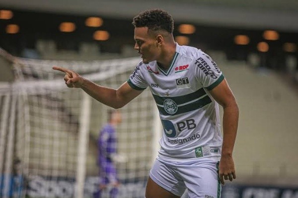 Rodrigo Muniz jogou apenas seis partidas pelo Coritiba antes de retornar ao Flamengo a pedido de Ceni (Foto: Divulgação/Coritiba)