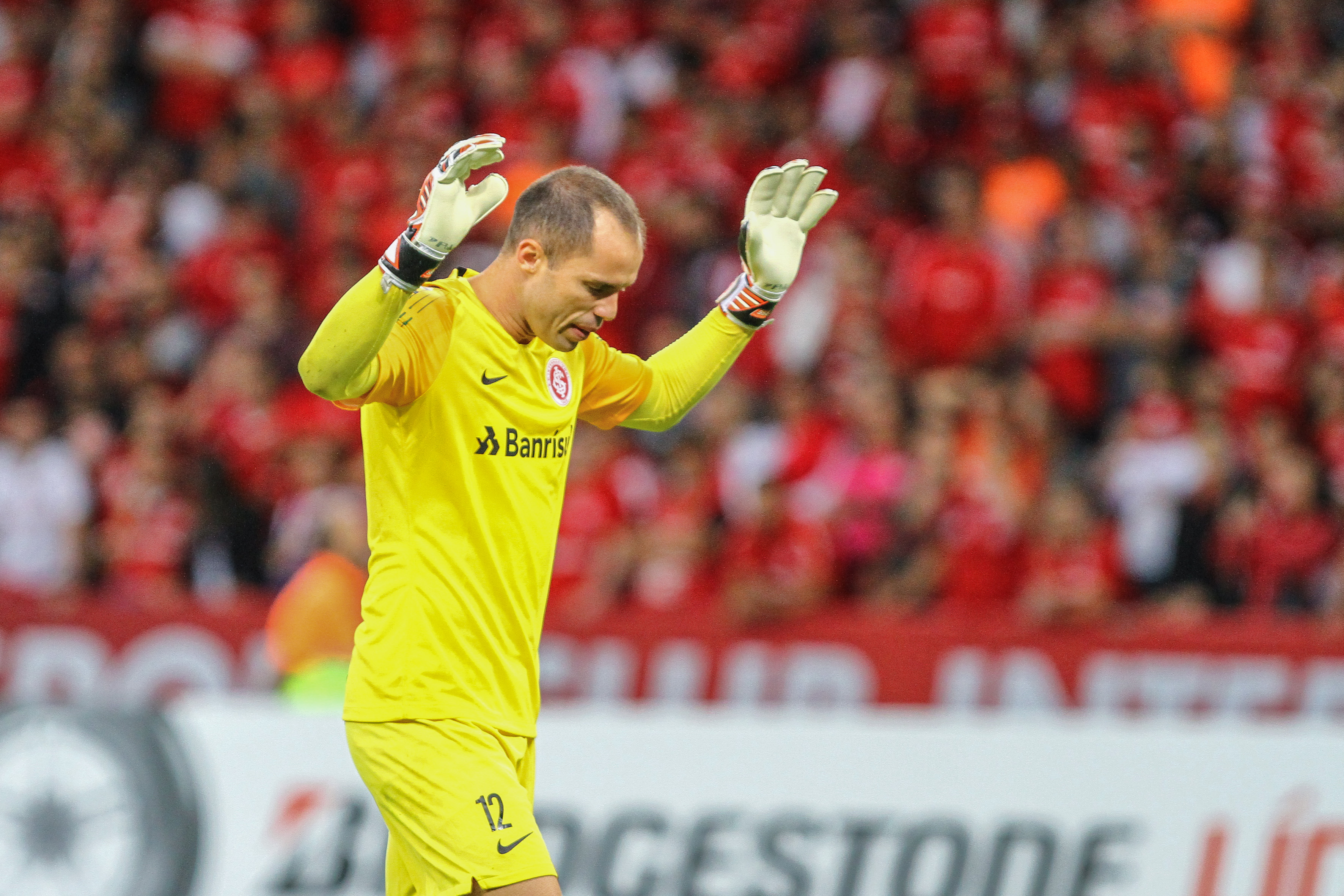 Lomba tem contrato até dezembro e proposta da MLS pode gerar saída do camisa 12 (Foto: Lucas Uebel/Getty Images Brasil)