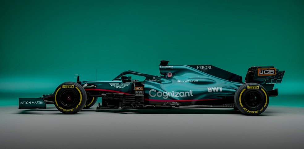 Carro da Aston Martin com verde escuro e detalhes em rosa. (Foto: Reprodução)