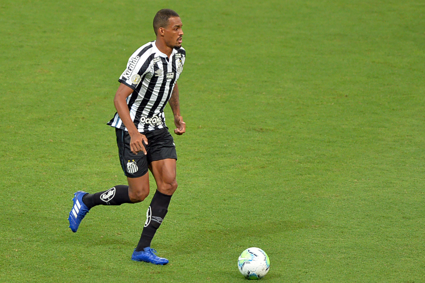Luiz Felipe se recusou a deixar o Santos rumo à Chapecoense (Foto: Walmir Cirne/AGIF)