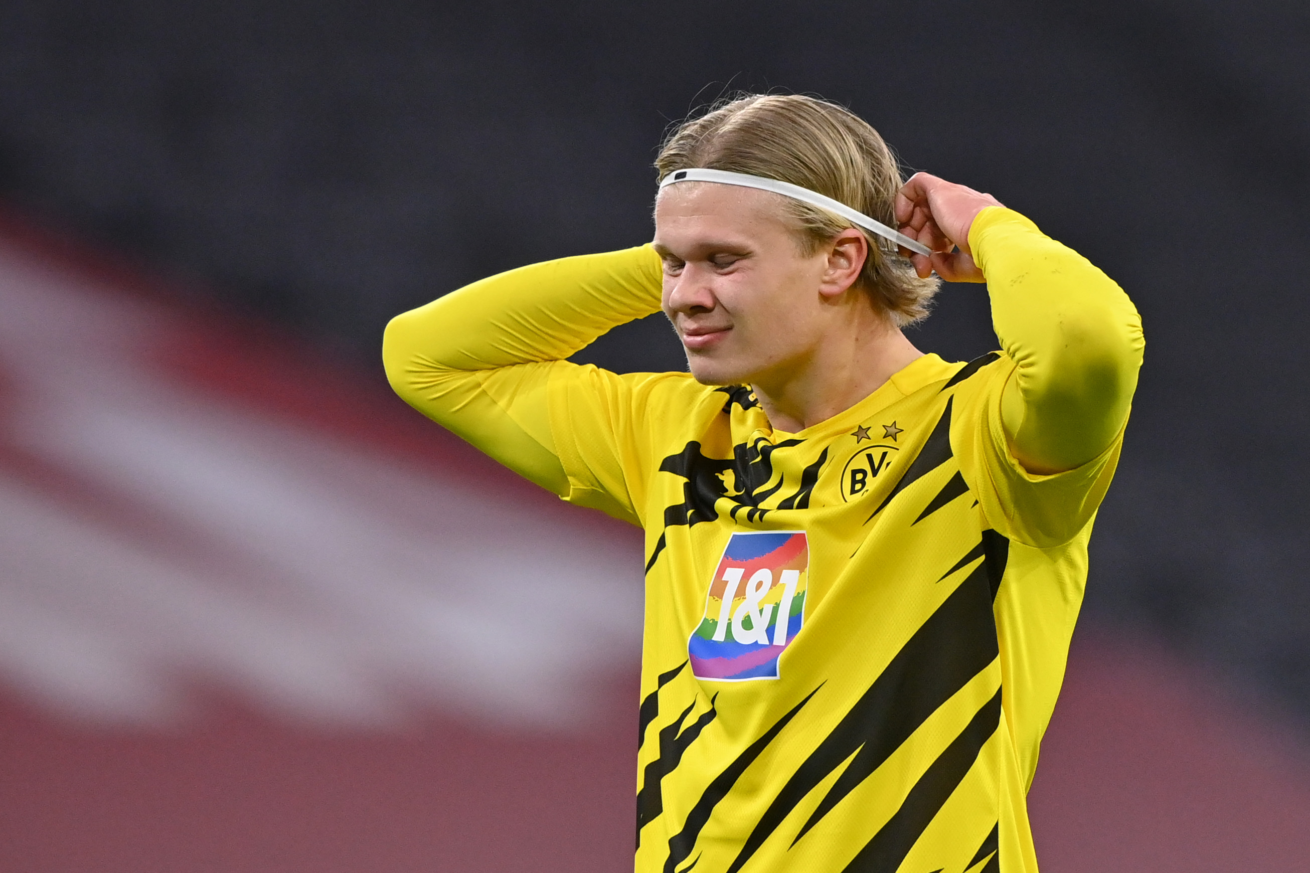 Borussia Dortmund | Haaland, de apenas 20 anos, chega aos 100 gols na