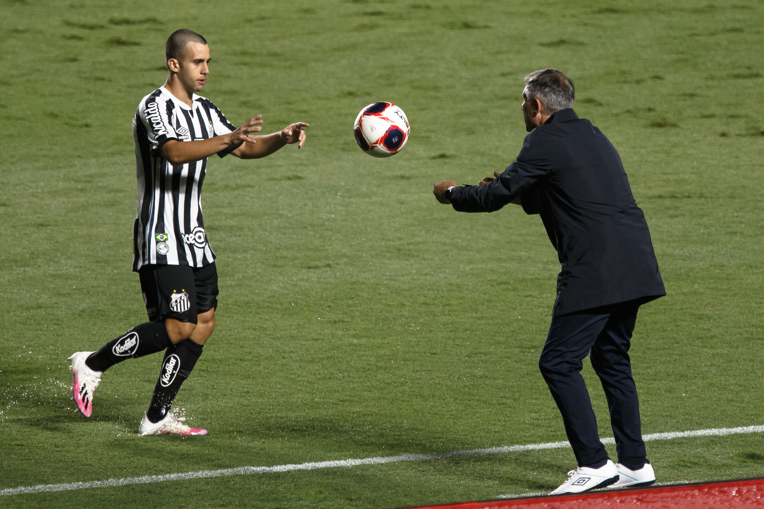 Santos no clássico contra o São Paulo, no último sábado, pelo Campeonato Paulista. (Foto: AGIF)