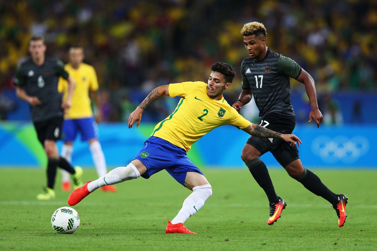 Zeca, ex-Santos e Internacional, em jogo da seleção brasileira. Foto: Getty Images