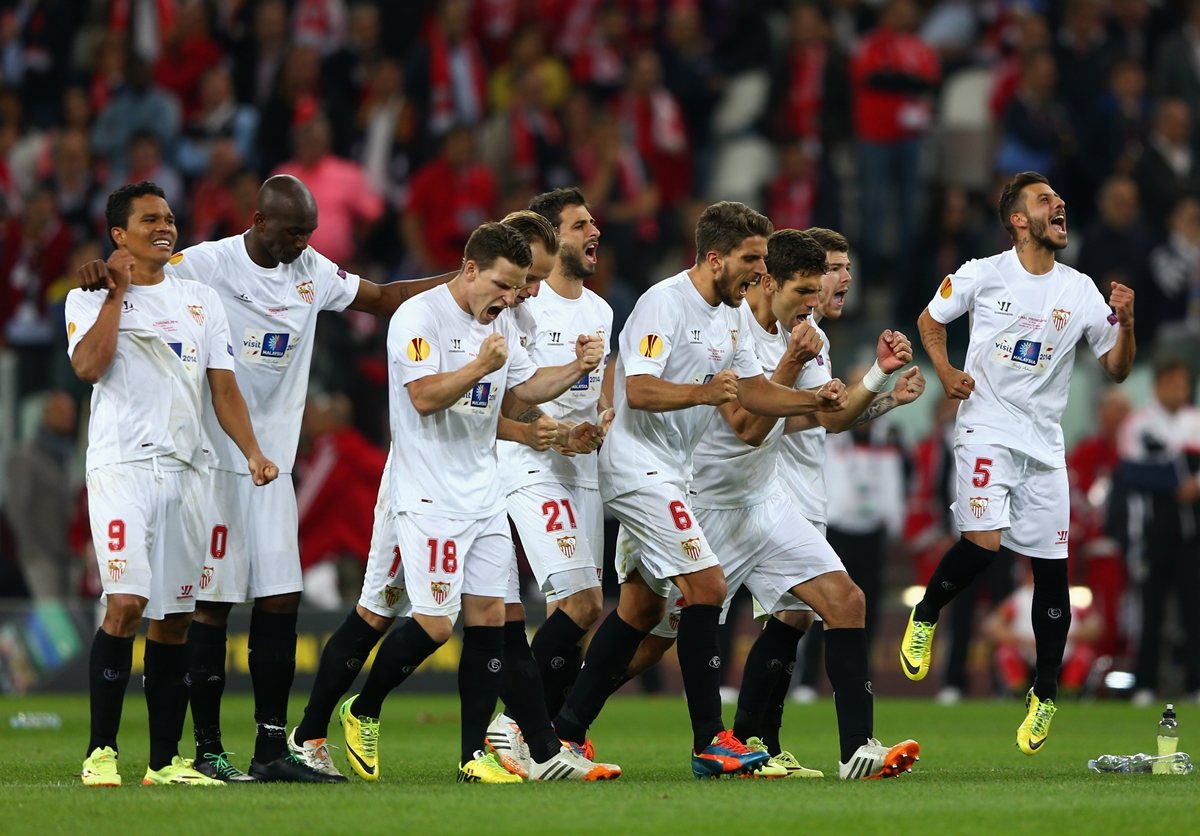 Comemoração de jogadores do Sevilla. Foto: Getty Images