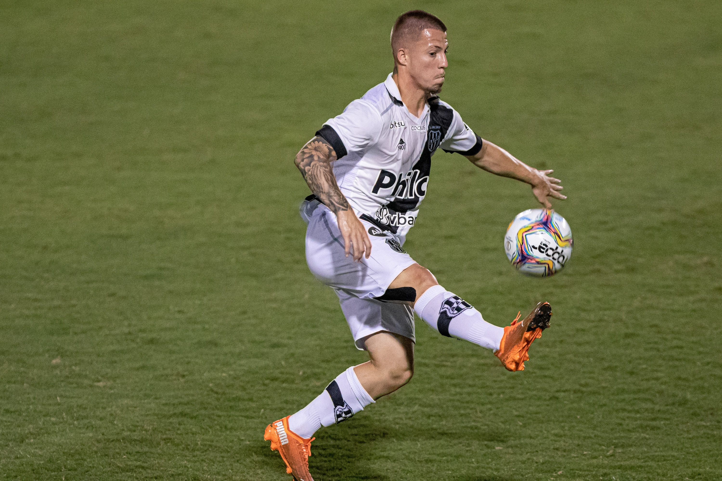 Guilherme Pato atuou emprestado pela Ponte na temporada 2020 (Foto:Rebeca Reis/AGIF)