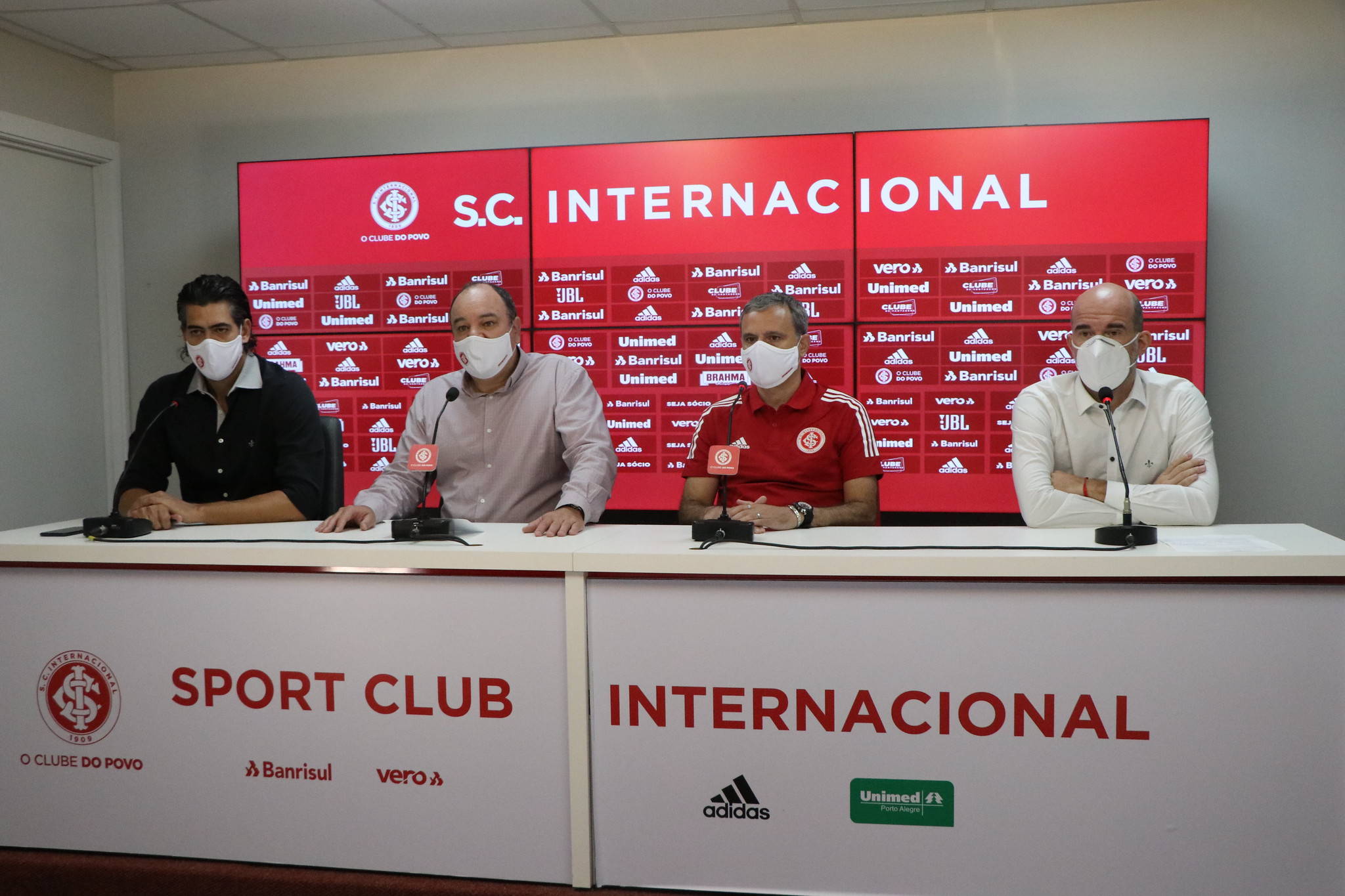 Apresentação de Gustavo Grossi (Foto: Ricardo Duarte/Internacional)