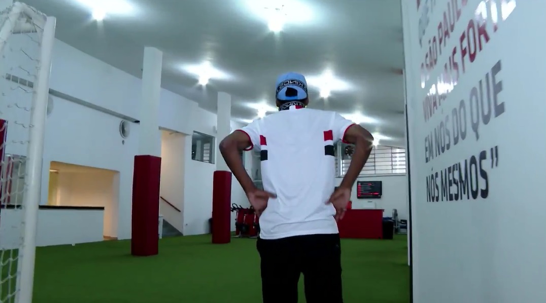 Lucas Penteado no Morumbi (Foto: Reprodução vídeo)