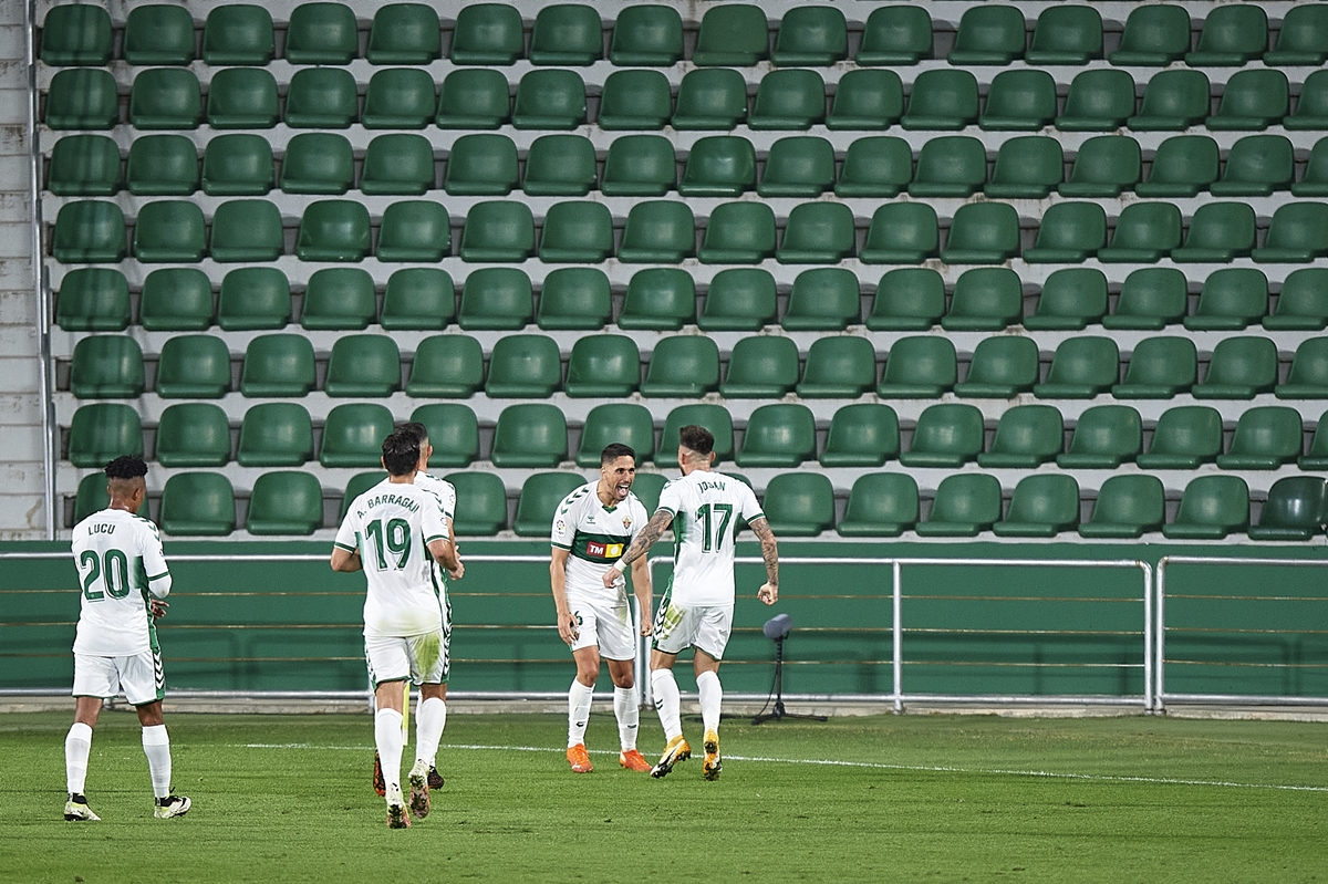 Jogadores do Elche comemoram gol. Foto: Getty Images