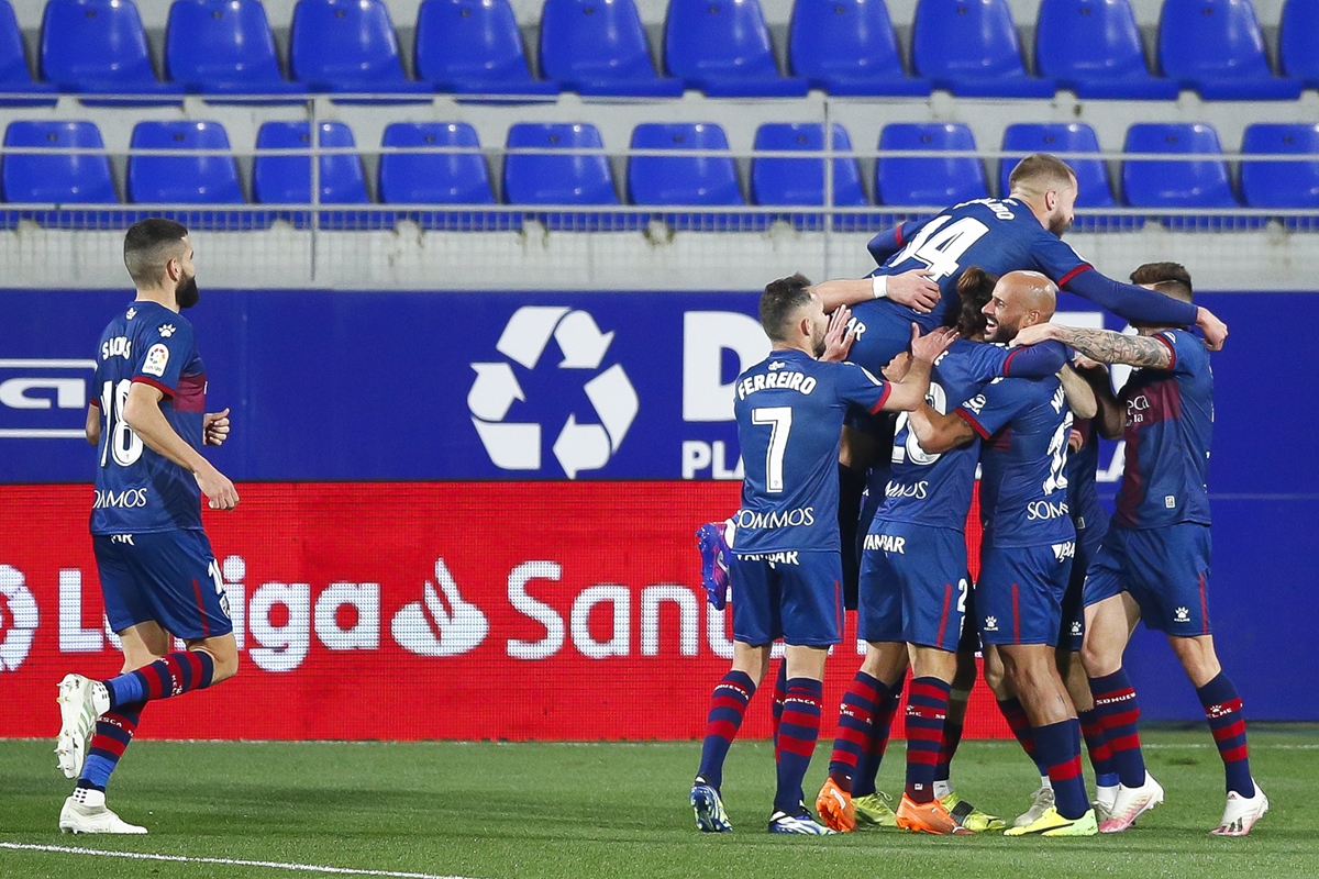 Jogadores do Huesca comemoram gol. Foto: Getty Images
