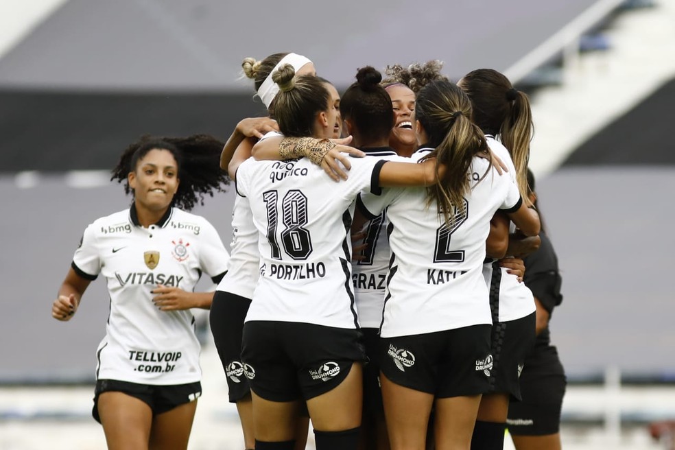 Meninas do Corinthians comemorando gol na Libertadores Feminina. (Foto: Getty Images)