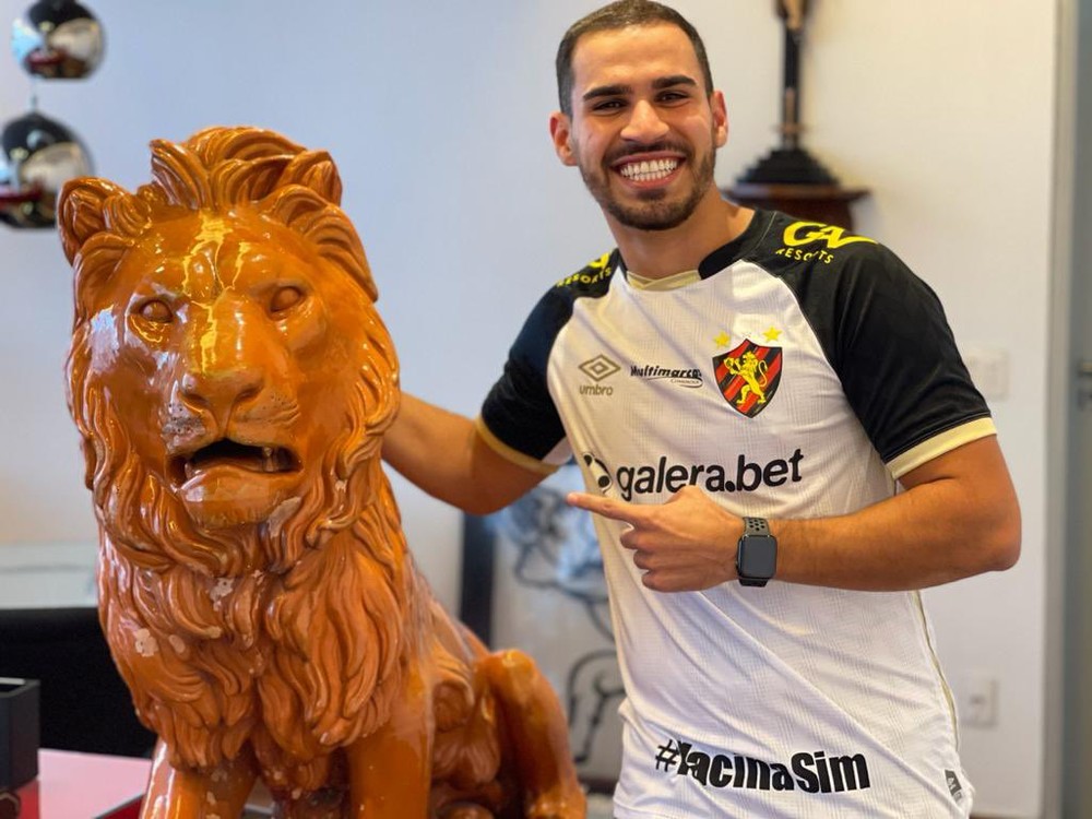 Thiago Lopes: meia já vestiu a camisa do Sport (Reprodução/Twitter)