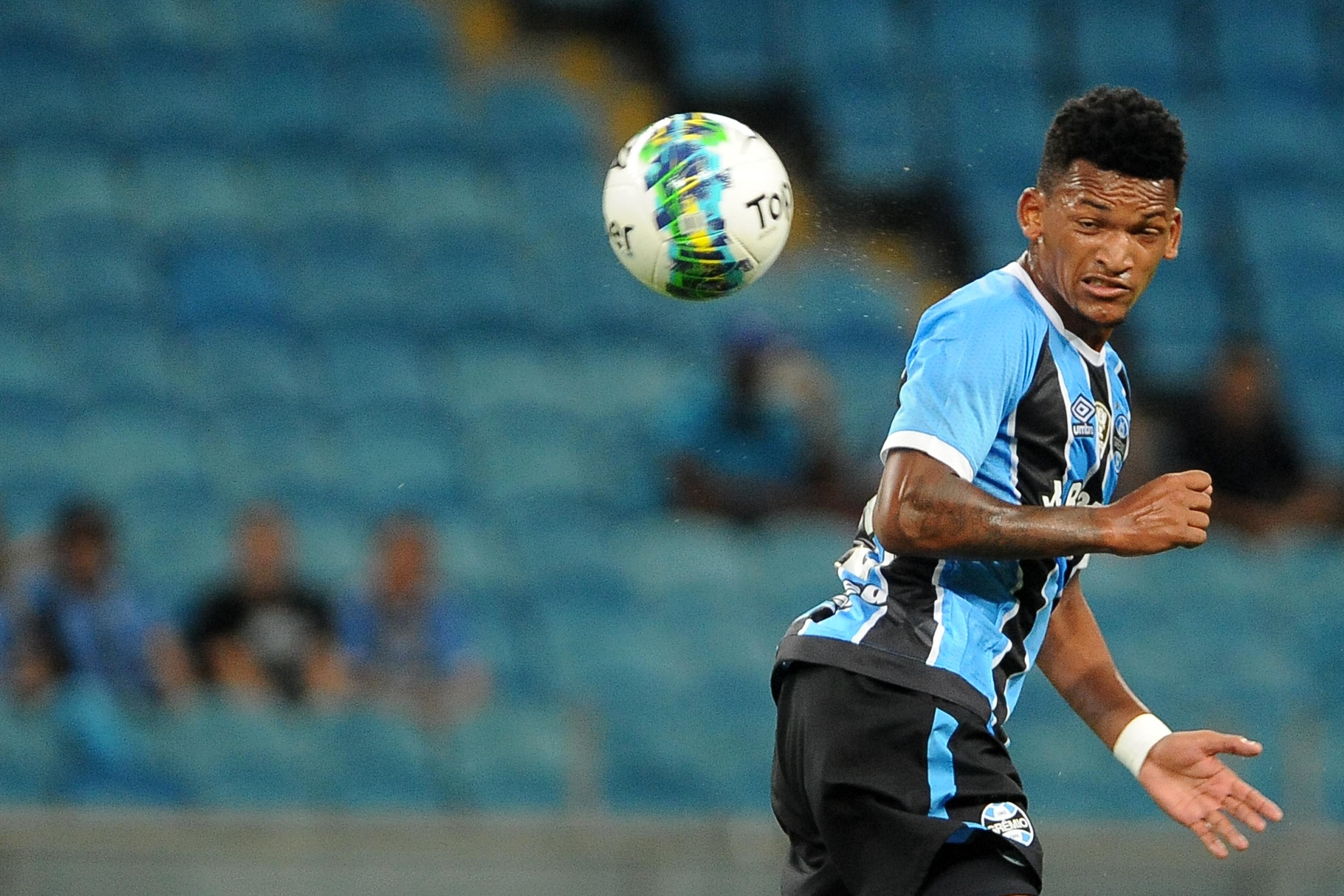 Volante se destacou com a camisa do Grêmio onde foi campeão da Libertadores-17 (Foto:Ricardo Rímoli/AGIF)