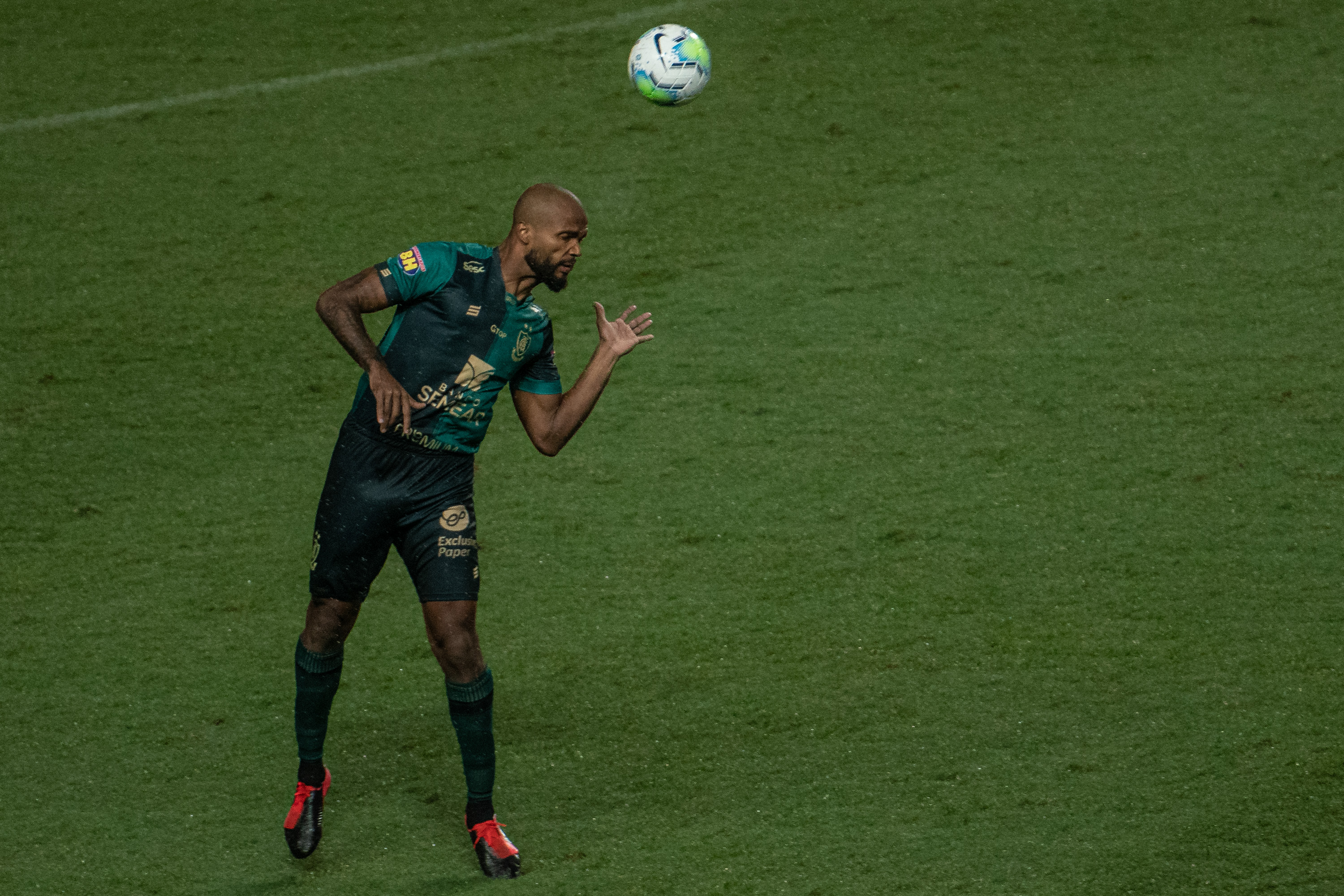 Messias em ação pelo América (Foto: Alessandra Torres/AGIF)