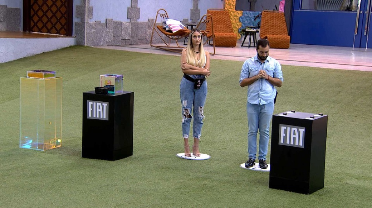 Sarah e Gilberto decidiram em dinâmica quem seria o líder da semana (Foto: Reprodução/Globoplay)