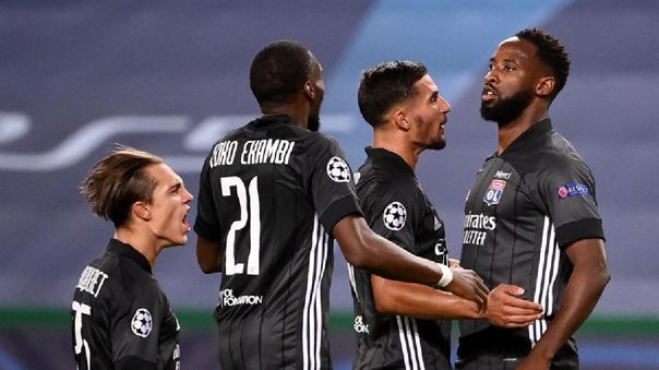 Lyon em campo pela Champions League. (Foto: Getty Images)