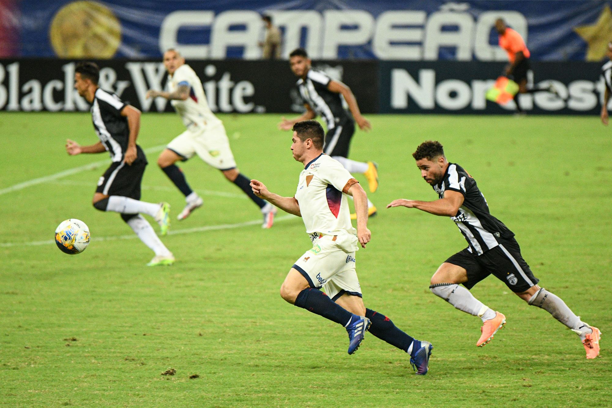 O Fortaleza é líder do Grupo B, e soma sete pontos, com duas vitórias e um empate. (Foto: AGIF)