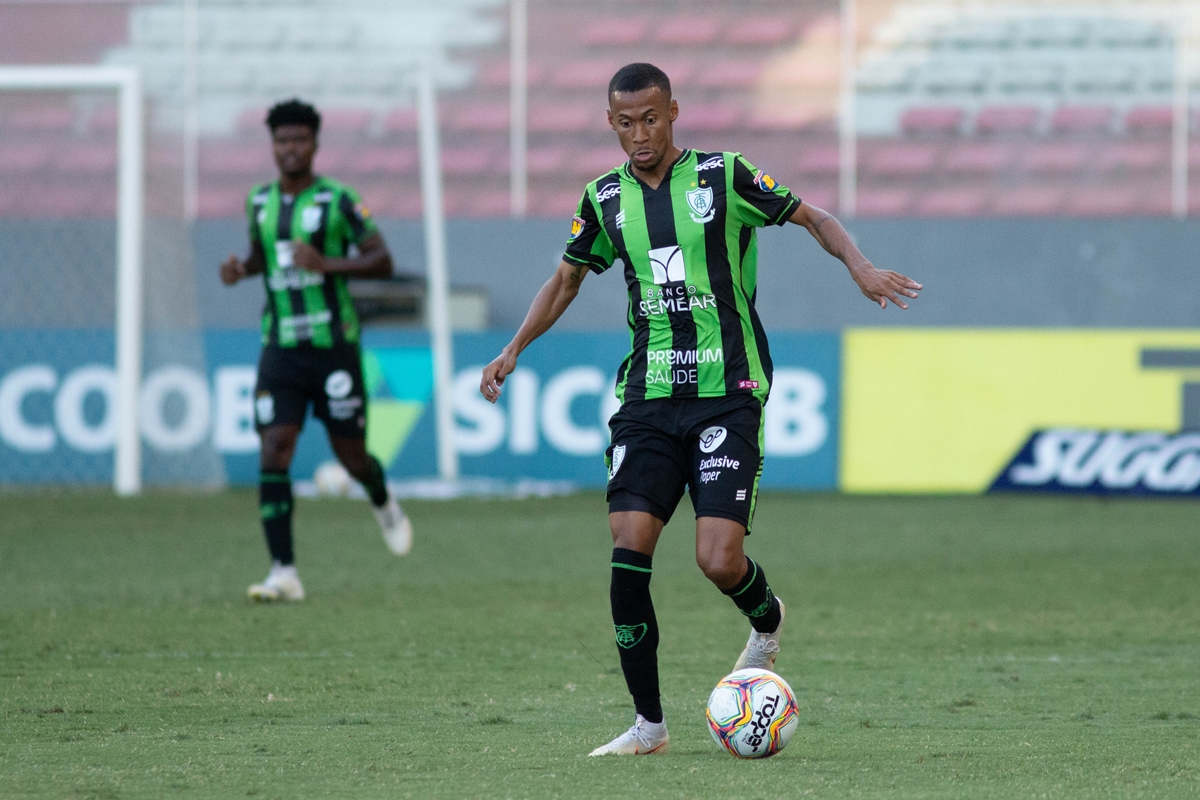 Ademir em partida pelo América-MG. Foto: AGIF