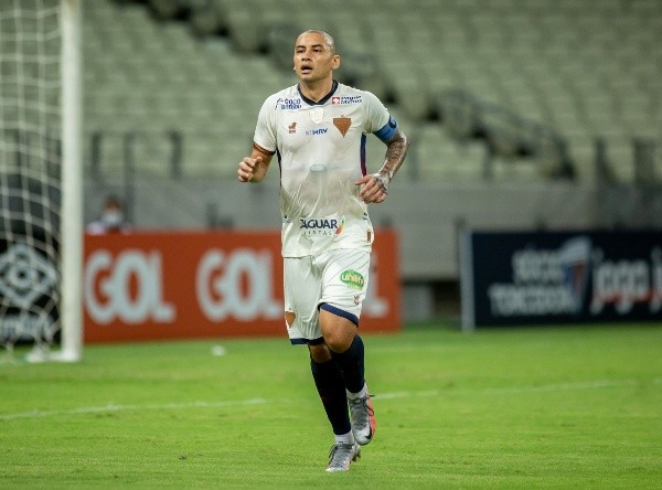 Wellington Paulista confirmou sua saída do Fortaleza em janeiro de 2022 (Foto: Pedro Chaves/AGIF)