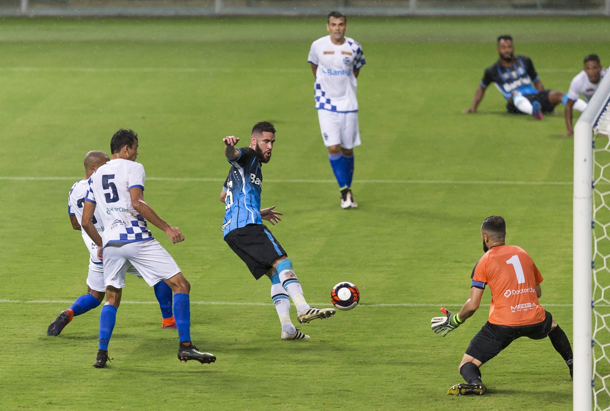 São José em partida contra o Grêmio. Foto: AGIF