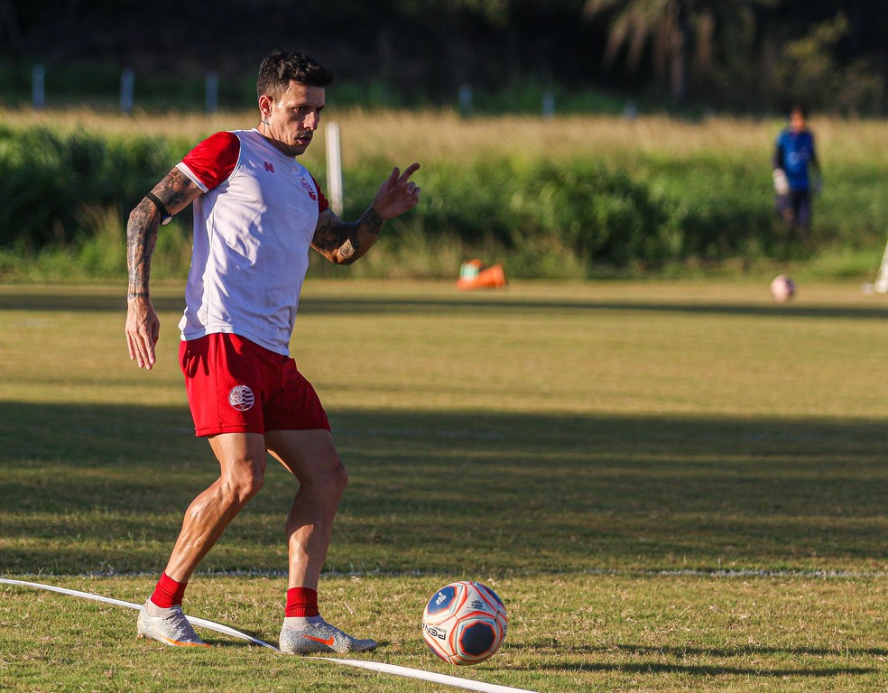 Meia do Náutico recusou proposta do Cruzeiro para jogar a Série B em 2020 (Foto: Tiago Caldas/CNC)