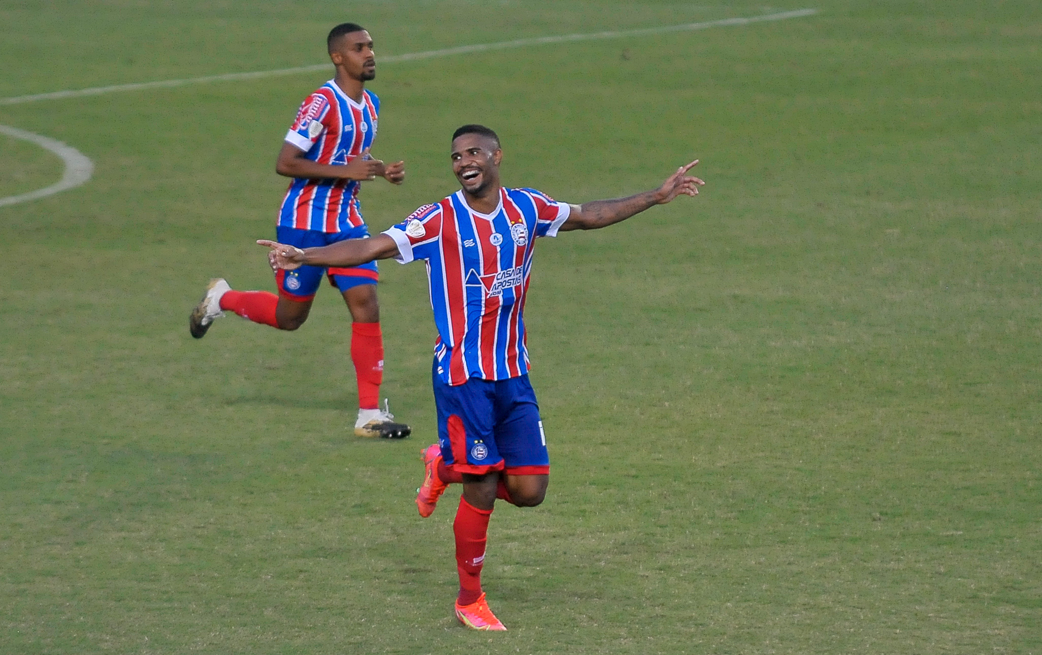 Gabriel Novaes: atuando pelo Bahia (Foto: Jhony Pinho/AGIF)