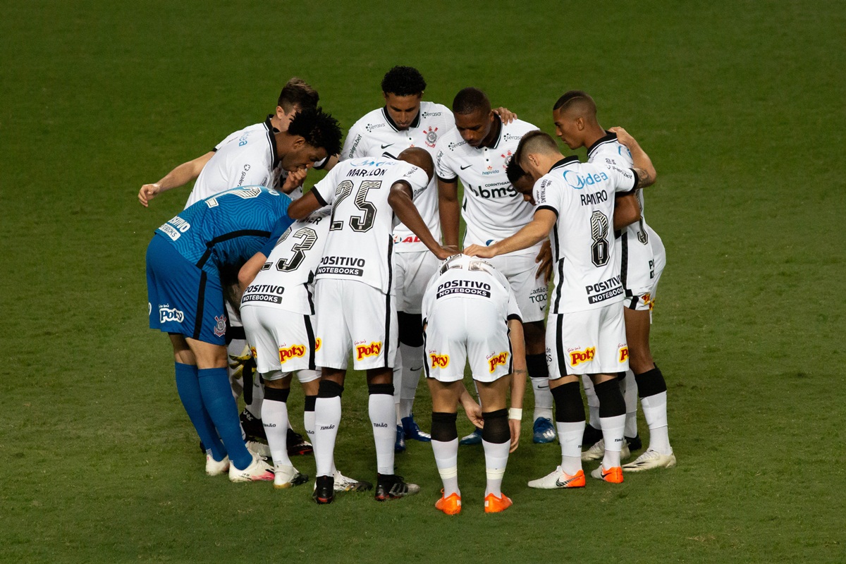 Jogadores do Corinthians unidos. Foto: AGIF
